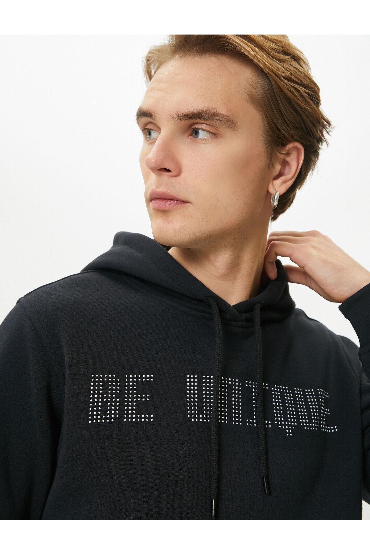 سویشرت کلاهدار با جیب کانگورو دوزی شعار