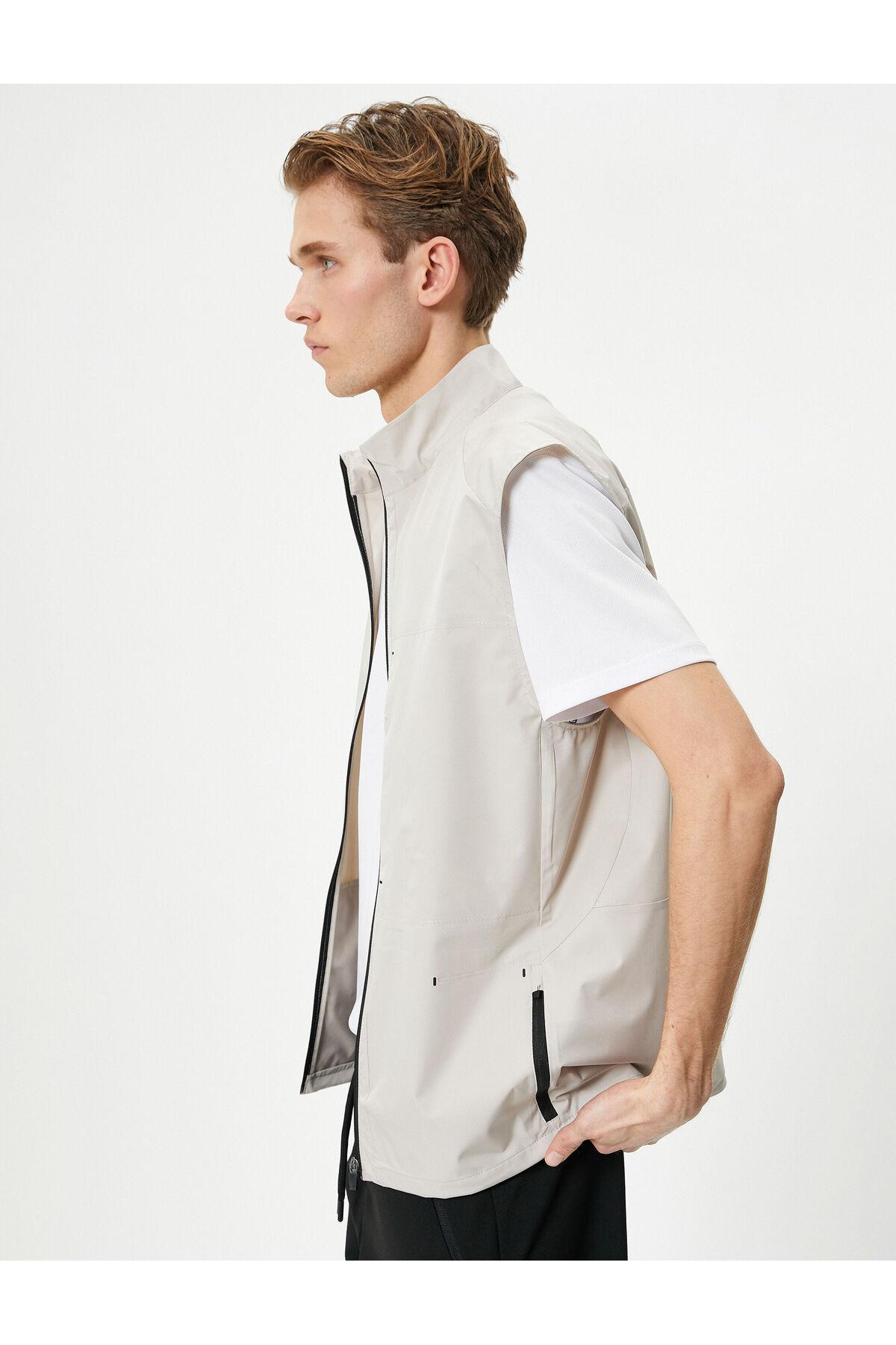 جلیقه اسپرت یقه بلند با جزئیات جیب زیپی