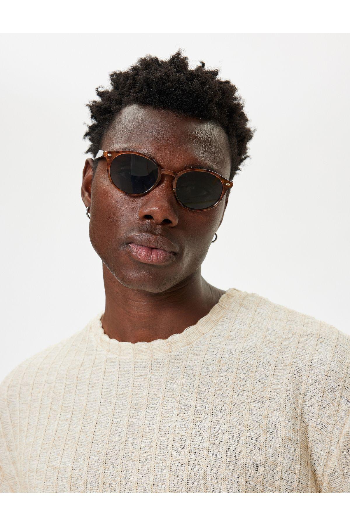 ترکیبی از پارچه کتانی با یقه آستین کوتاه تیشرت بزرگ