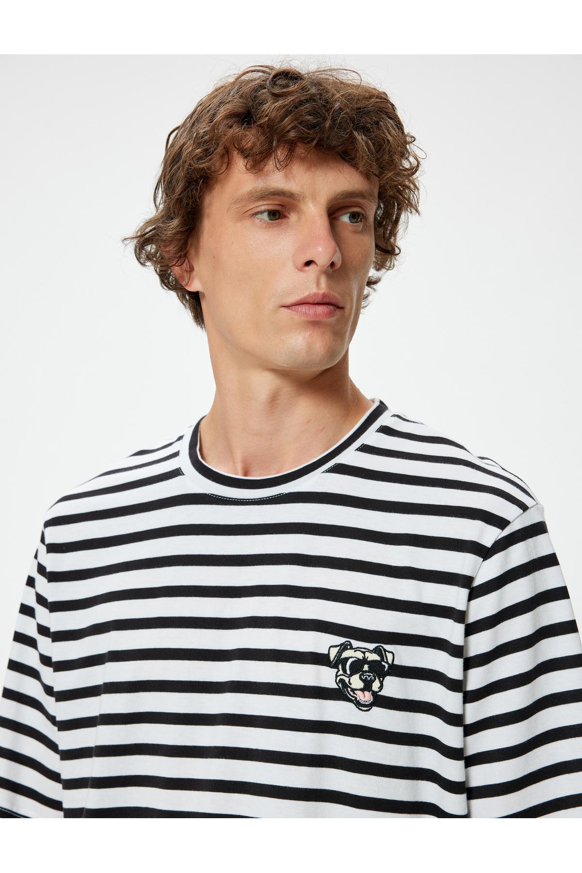 تیشرت آستین کوتاه یقه خدمه با چاپ سگی