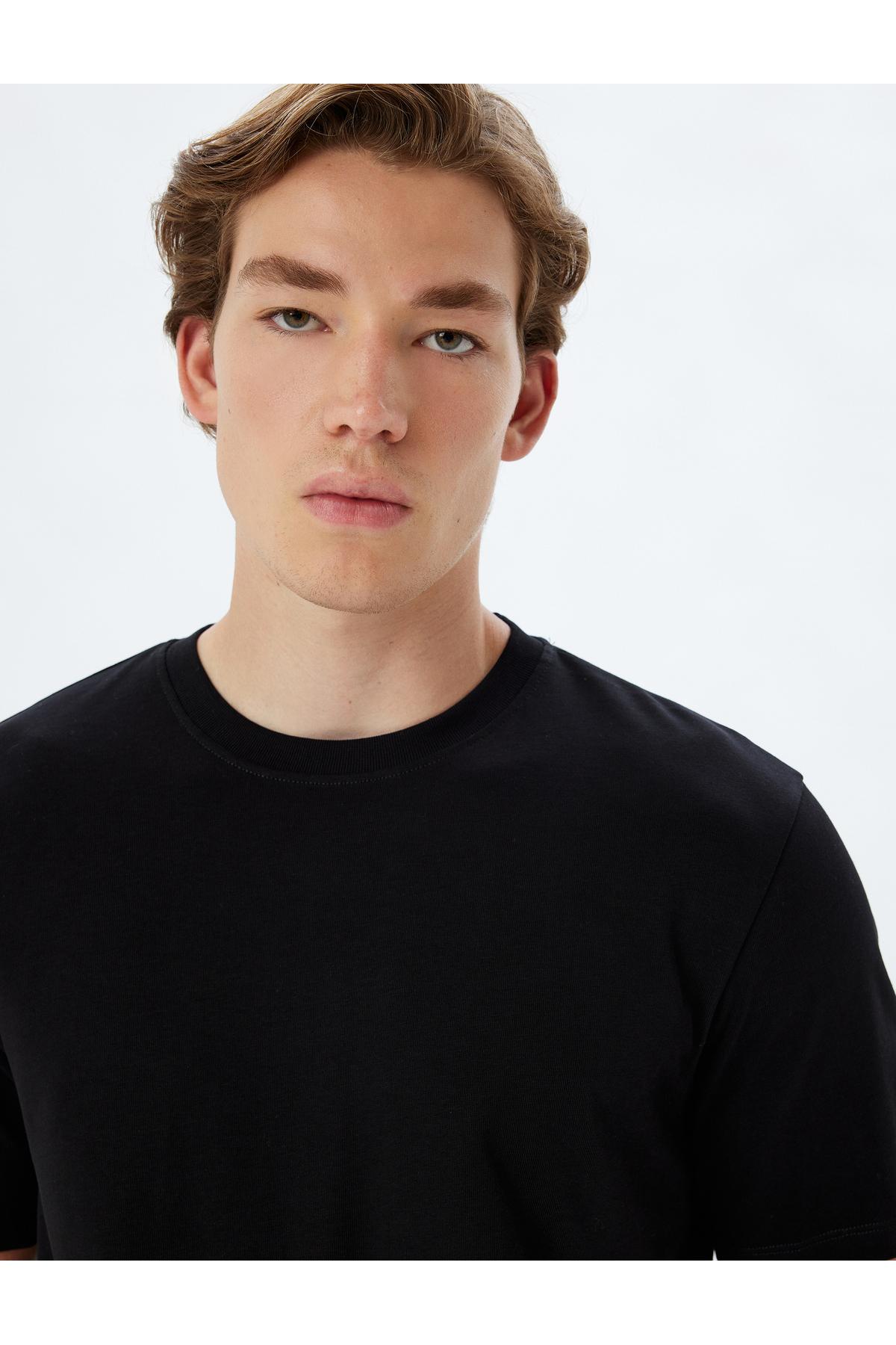 تیشرت پایه یقه خدمه آستین کوتاه نخی