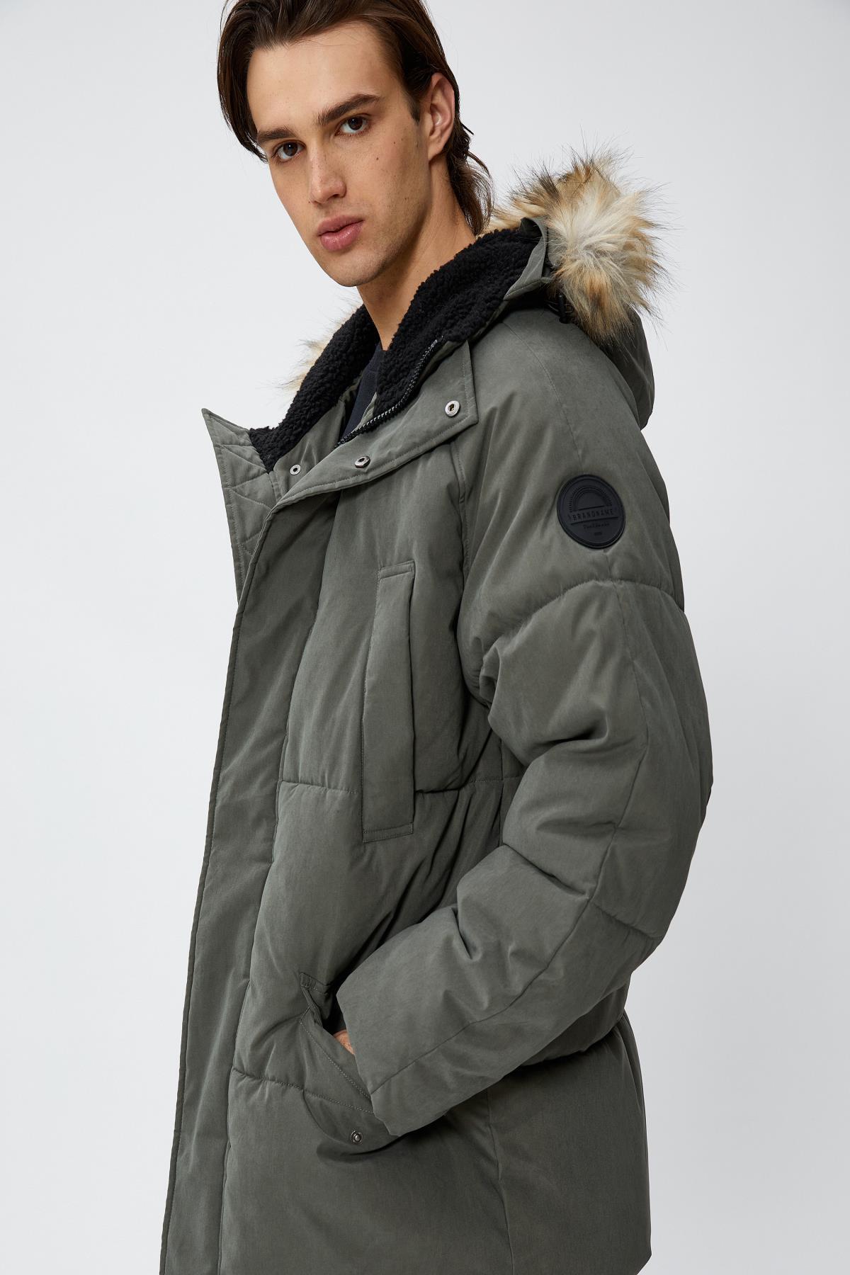 جیب زیپ دار ژاکت پف دار با جزئیات خز مصنوعی