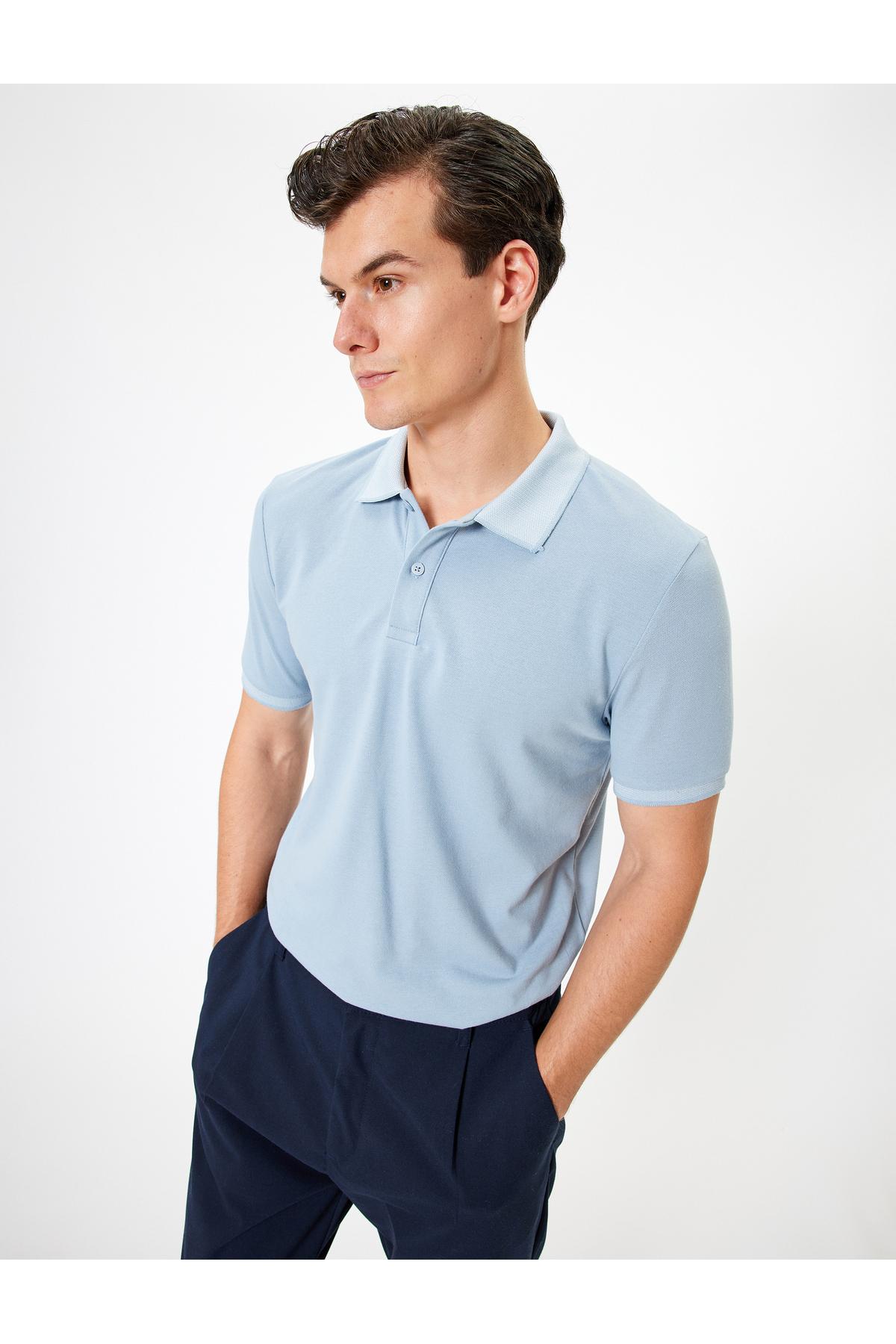 تیشرت یقه چوگان با یقه آستین کوتاه باریک با جزئیات