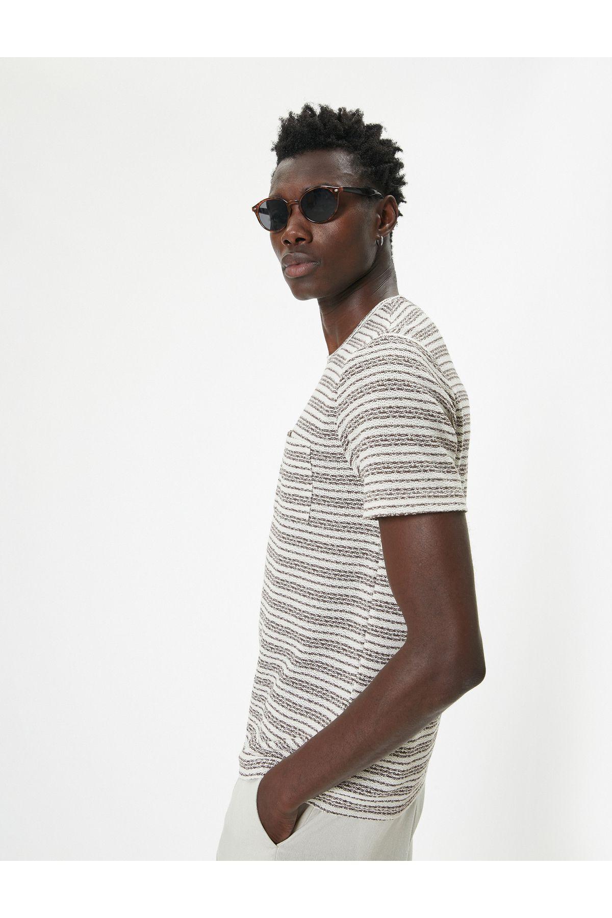 تیشرت راه راه آستین کوتاه جیبی با یقه خدمه